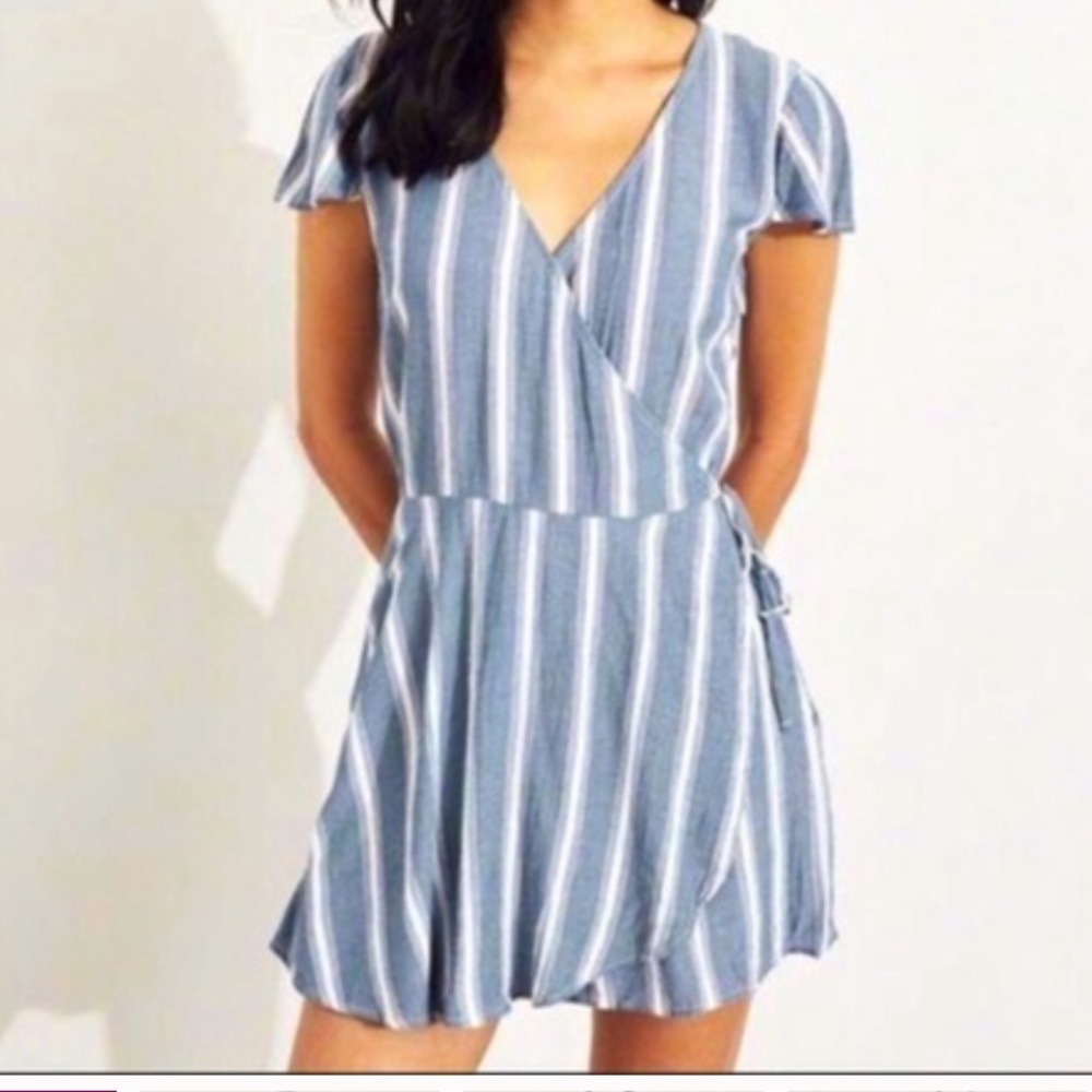 HOLLISTER. Blue/White Striped Wrap Mini Romper. Size Small.‎ Zipper on si…